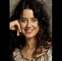 배우인 멜리스 비르칸의 대표 이미지