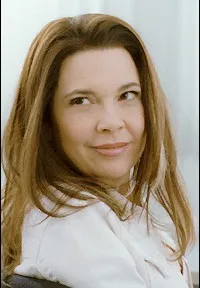 배우인 안느 도발의 대표 이미지