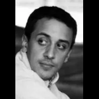 감독, 각본인 나심 아마우셰의 대표 이미지