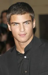 배우인 맥시 이글레시아스의 대표 이미지