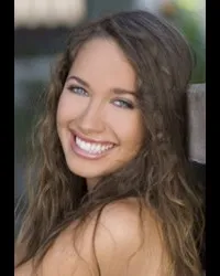 영화배우인 마이아라 월쉬의 대표 이미지