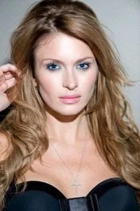 배우인 카롤리나 지닝의 대표 이미지