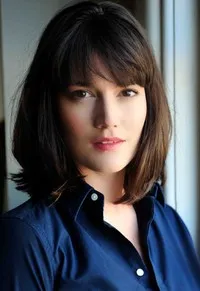 배우인 메간 맥코의 대표 이미지