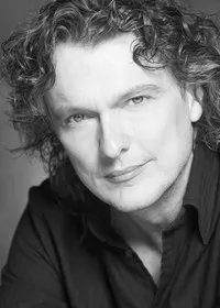 배우인 노르망 다무르의 대표 이미지