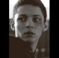 배우인 에머리 에두아르도 그래나도스의 대표 이미지