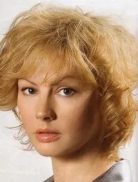 배우인 옐리나 바벤코의 대표 이미지