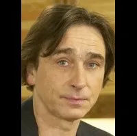 배우인 온드레이 파벨카의 대표 이미지