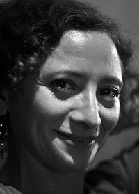 배우, 감독인 마르세리아 카타소의 대표 이미지