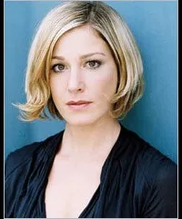 배우인 줄리아 스틴쇼프의 대표 이미지