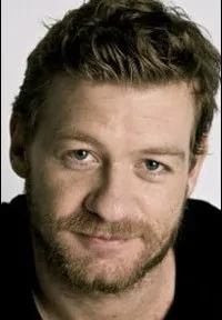 배우인 니콜라스 비숍의 대표 이미지