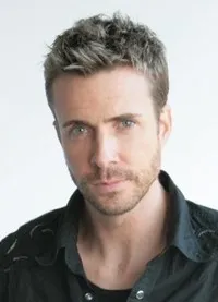 배우, 감독, 각본인 피터 벤슨의 대표 이미지