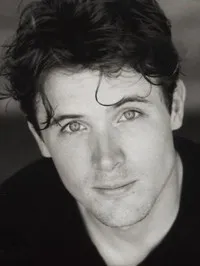 배우인 존 리어던의 대표 이미지