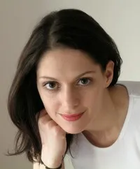 배우인 클라라 아이소바의 대표 이미지