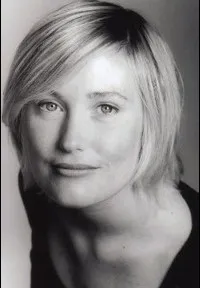 배우인 미카 시몬스의 대표 이미지