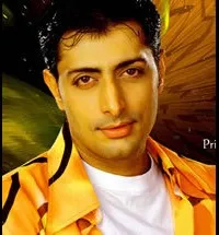 배우인 프리옌슈 챠떼르지의 대표 이미지