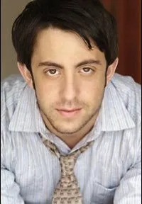 영화배우인 아담 로즈의 대표 이미지