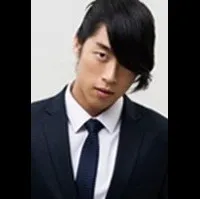 영화배우, 뮤지컬배우인 송태윤의 대표 이미지