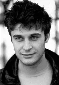 배우인 리노 관시알레의 대표 이미지