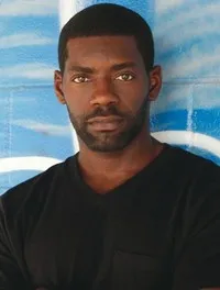 배우인 니코이 뱅크스의 대표 이미지