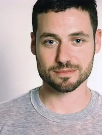 배우인 샘 로젠의 대표 이미지