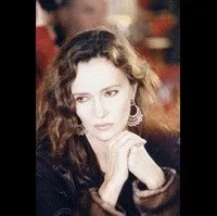 배우인 카롤린 셀리에르의 대표 이미지