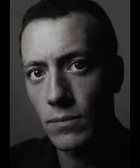 배우인 로저 카사마요르의 대표 이미지