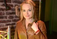 배우인 줄리 쥐드의 대표 이미지