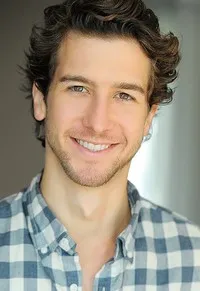 배우인 에반 토드의 대표 이미지