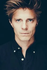 배우인 모텐 홀스트의 대표 이미지