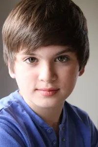 배우인 테오 스티븐슨의 대표 이미지