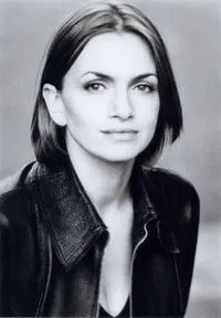 배우인 시몬 라비브의 대표 이미지