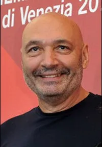 배우인 유리 트리로의 대표 이미지