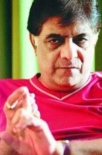 배우인 안잔 스리바스타바의 대표 이미지