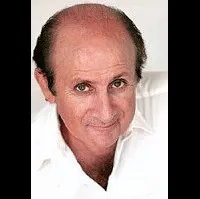 배우인 테리 카밀레리의 대표 이미지