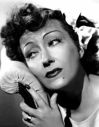 배우인 글로리아 스완슨의 대표 이미지