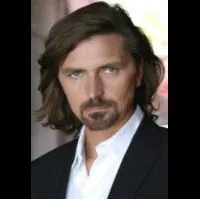 영화배우, 성우인 로빈 앳킨 다운스의 대표 이미지