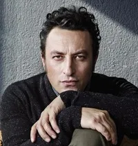 영화배우인 오누르 사이락의 대표 이미지