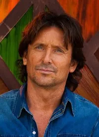 배우, 각본인 티모시 발므의 대표 이미지