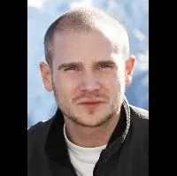 배우인 니콜라스 곱의 대표 이미지