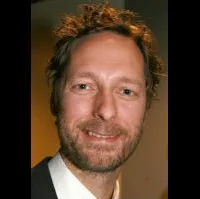 영화배우인 트론 페우사의 대표 이미지