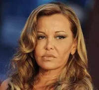 배우인 베라 젬마의 대표 이미지