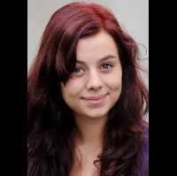 배우인 카롤리네 스템레의 대표 이미지