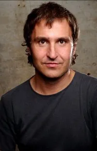 배우인 폴 베론도의 대표 이미지