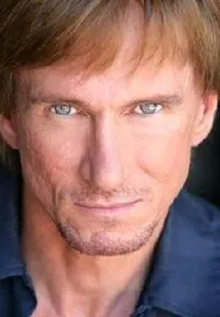 영화배우인 빌 오버스트 주니어의 대표 이미지