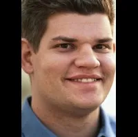 배우인 프랭크 파체코의 대표 이미지