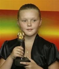 배우인 레나 코스티우크의 대표 이미지