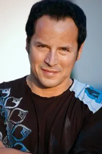 배우, 제작/기획, 각본, 감독인 헥터 에차바리아의 대표 이미지