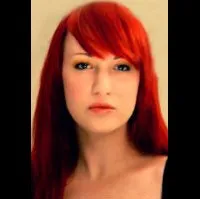 배우인 루비 라로카의 대표 이미지