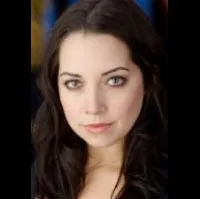 배우인 제니퍼 푸다빅의 대표 이미지