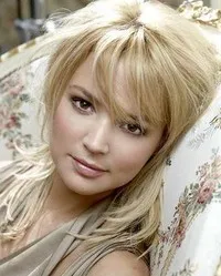 영화배우인 비르지니 에피라의 대표 이미지